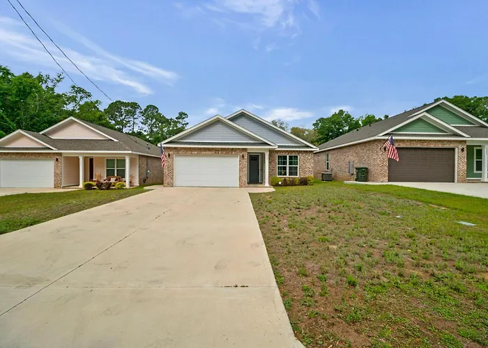 Modern Large Near Beach-pet Friendly Backyard * Pensacola
