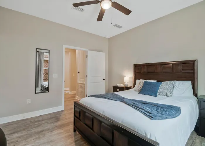 Modern Large Near Beach-pet Friendly Backyard Holiday home Pensacola