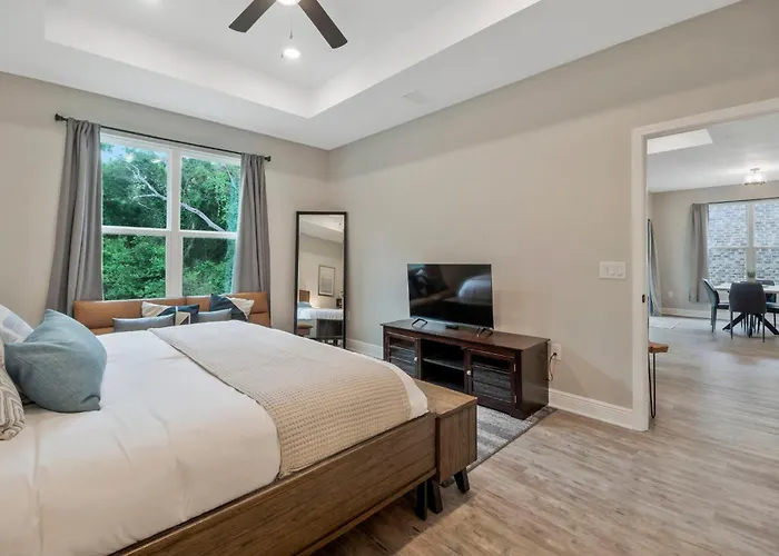 Modern Large Near Beach-pet Friendly Backyard Pensacola