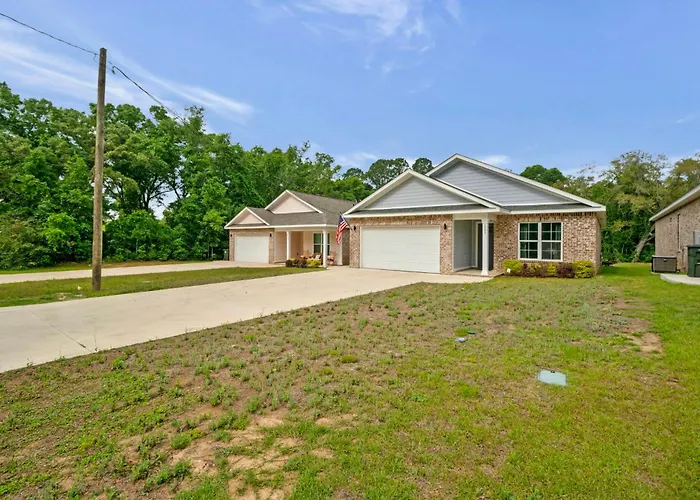 Holiday home Modern Large Near Beach-pet Friendly Backyard Pensacola
