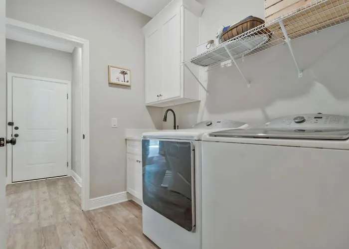 Modern Large Near Beach-pet Friendly Backyard * Pensacola