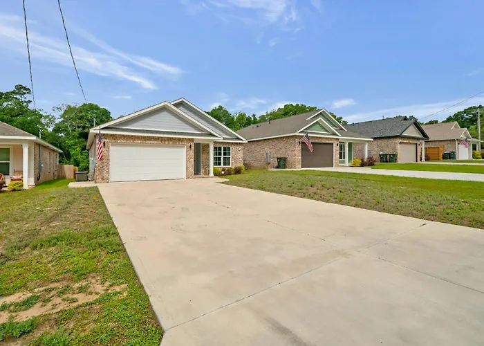 Modern Large Near Beach-pet Friendly Backyard * Pensacola