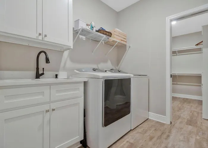 Modern Large Near Beach-pet Friendly Backyard * Pensacola