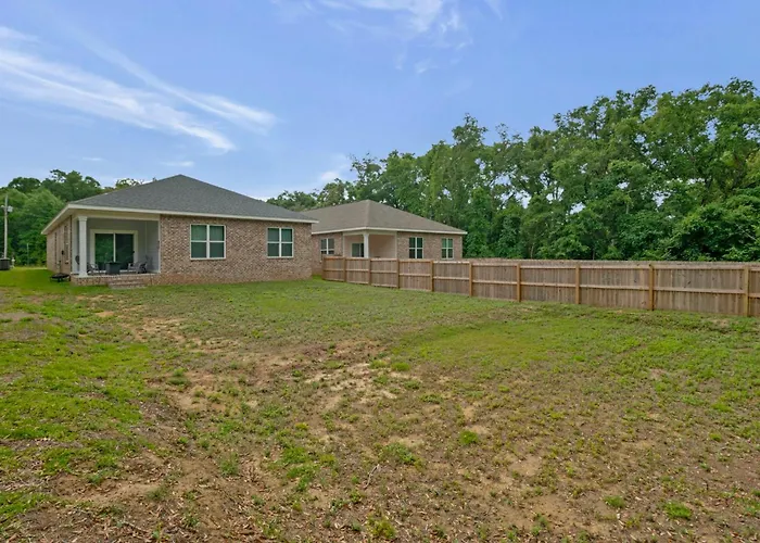 Modern Large Near Beach-pet Friendly Backyard Holiday home Pensacola
