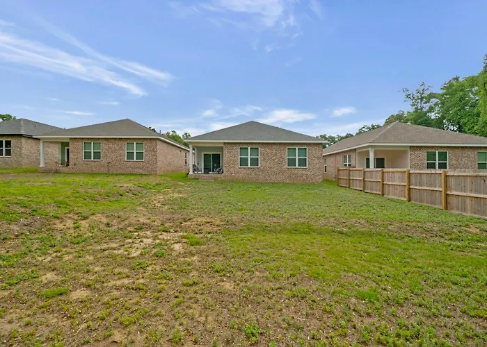 Modern Large Near Beach-pet Friendly Backyard * Pensacola