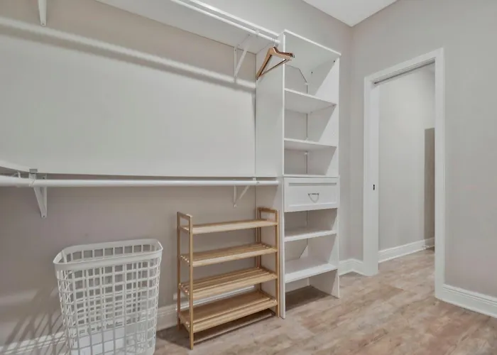 Modern Large Near Beach-pet Friendly Backyard Holiday home Pensacola