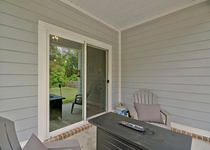 Modern Large Near Beach-pet Friendly Backyard Pensacola